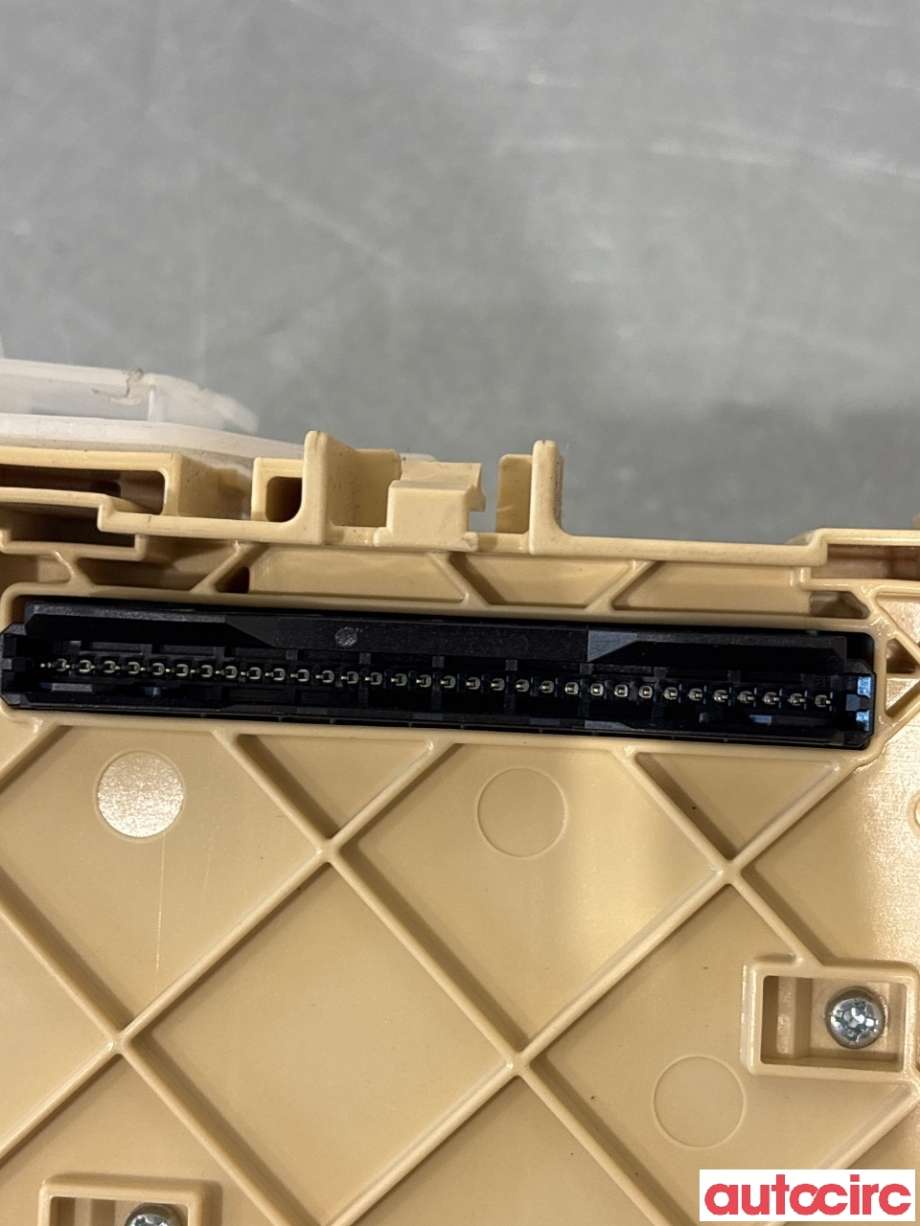 Sikringsboks til Toyota Auris 2013-2015 (Type II, Fase 1)  (TOYOTA|8273012X70||82730-12X70A)