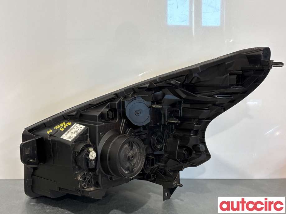 Frontlykt høyre halogen til Opel Vivaro B 2014-2019  (OPEL|95517217|1EE011565-06|95527870)