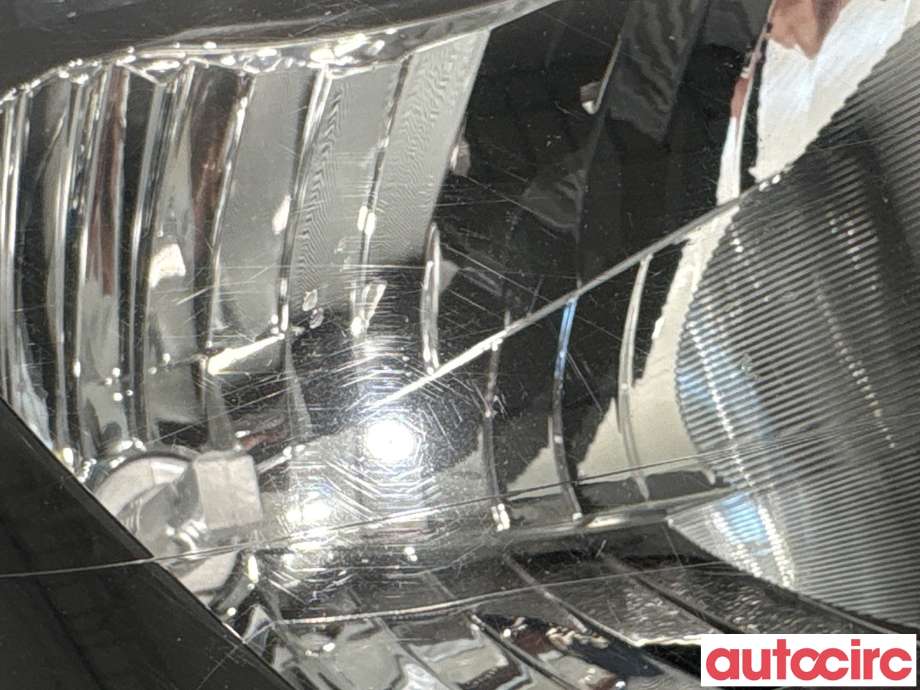Frontlykt høyre halogen til Opel Vivaro B 2014-2019  (OPEL|95517217|1EE011565-06|95527870)