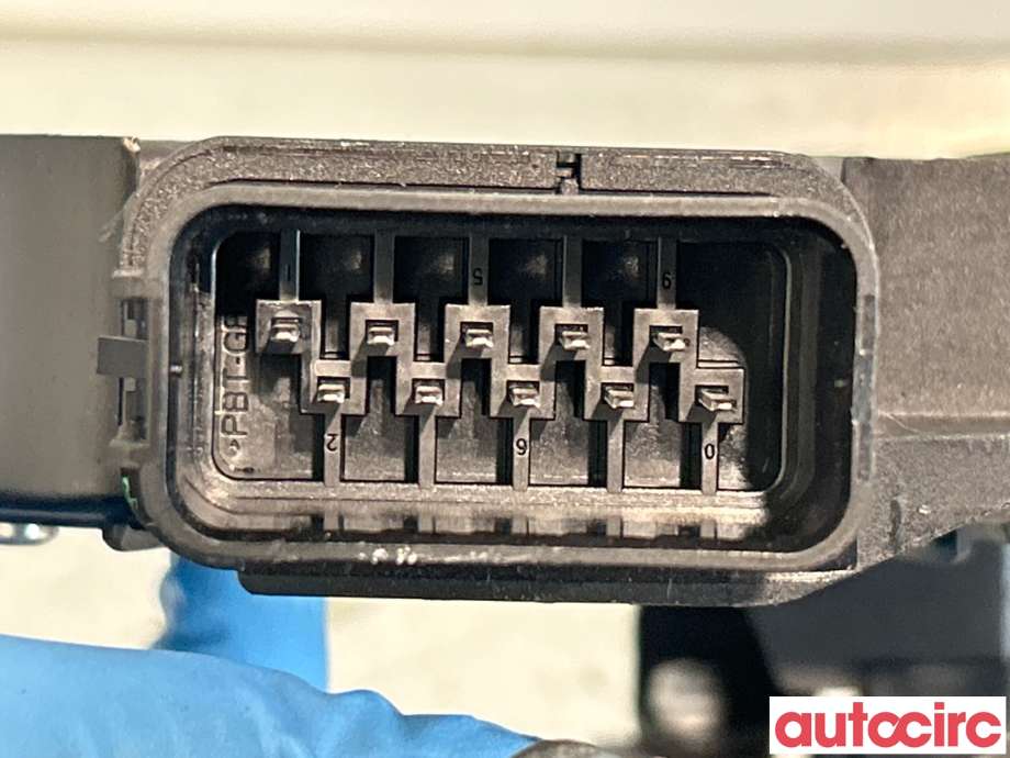 Låsekasse venstre foran til Ford Kuga 2008-2012 (Type I)  (FORD|1523321||8V4A-S21813-BA)