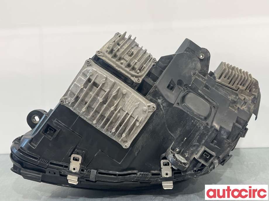 Frontlykt høyre halogen til Mercedes C-Klasse 2014-2018 (Fase 1) (W205) (W205) (MERCEDES|A2059061804|030128423601|A2059063804)