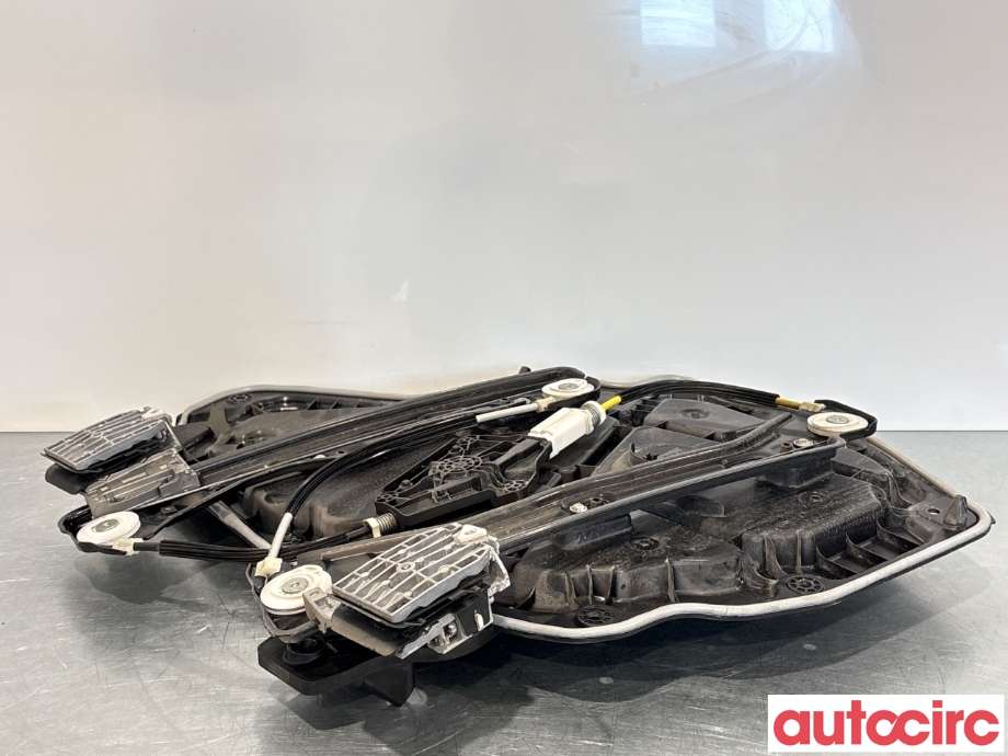 Ruteheis til Tesla Model Y 2021-2024 (Type I)  (TESLA|1526806-00-D||1495512-00-G)