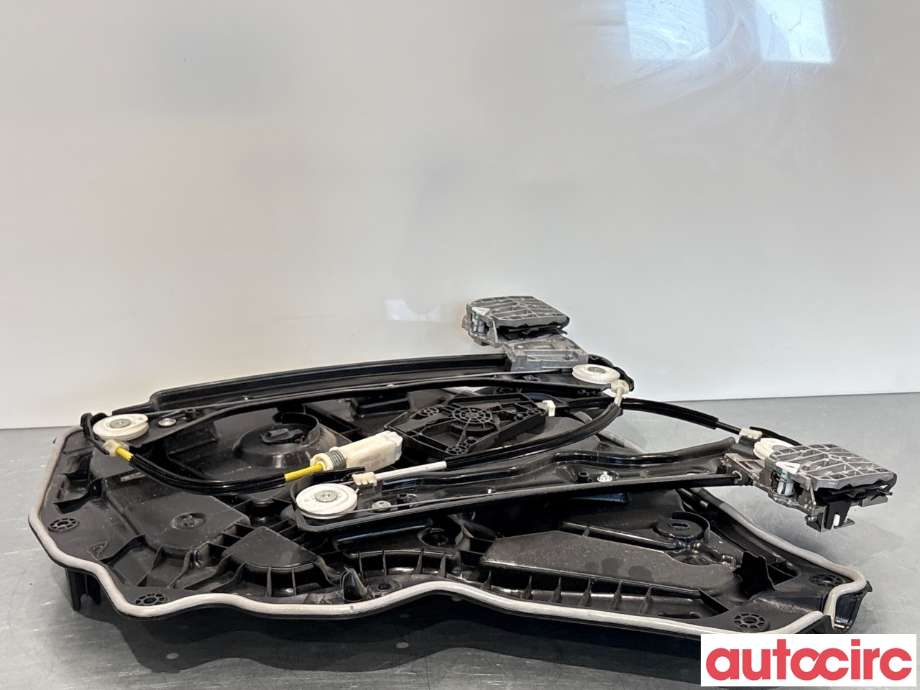Ruteheis til Tesla Model Y 2021-2024 (Type I)  (TESLA|1526806-00-D||1495512-00-G)