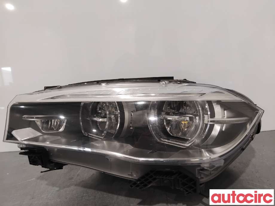 Frontlykt venstre halogen til BMW X5 2013-2018 (F15) (F15) (BMW|63117442647||7494811)