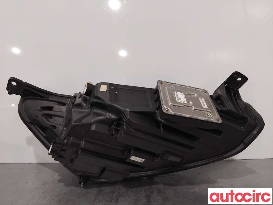 Frontlykt venstre halogen til Ford Focus 2018-->> (Type IV)  (FORD|2434032||JX7B-13E015-SA)