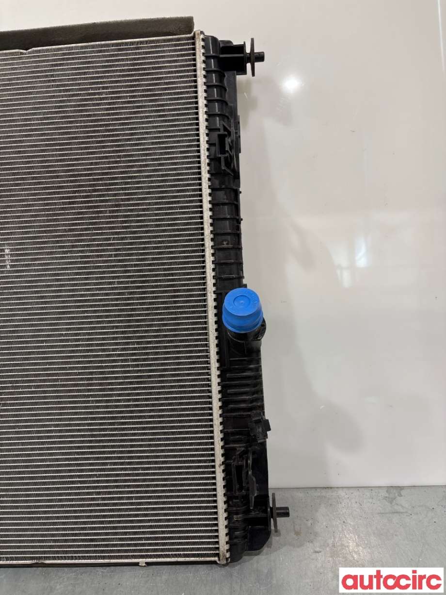 Radiator (automat gir) til Ford Fiesta 2017-->> (Type VII) (FORD|2545467|GN11-8005-CE)