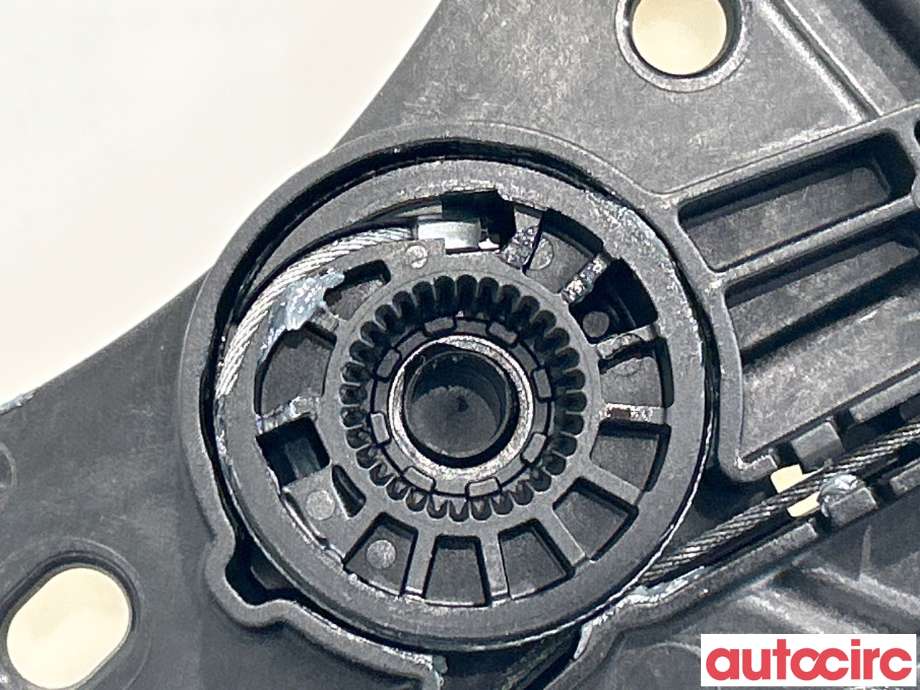 Ruteheis til Tesla Model Y 2021-2024 (Type I)  (TESLA|1526801-00-D|)