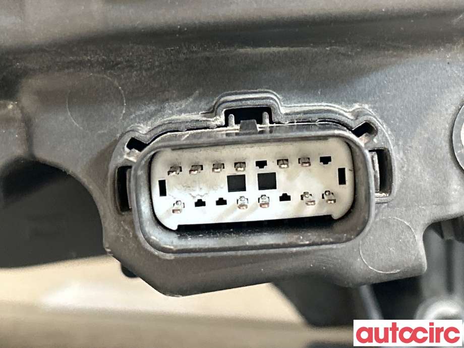 Frontlykt høyre halogen til Ford Mondeo 2014-2019 (Type V, Fase 1)  (FORD|2519159|89910195|ES73-13D154-AF)