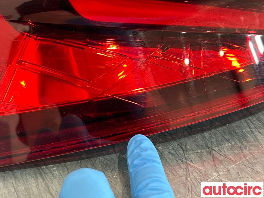 Baklykt venstre til Škoda Superb 2015-->> (Type III) (SKODA|3V9945207|)