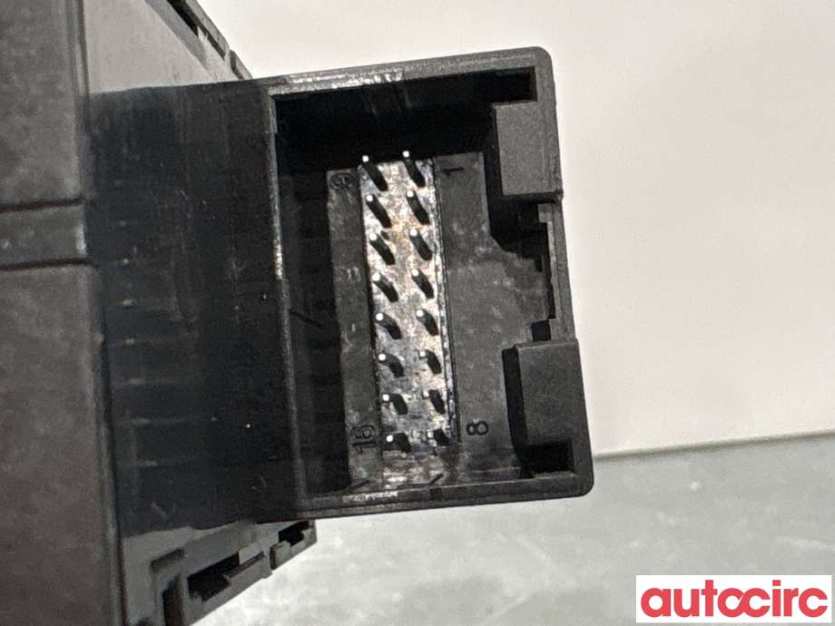 Bryter elektrisk håndbrekk/parkbrems til Audi Q3 2011-2014 (Type I, Fase 1) (AUDI|8U0927225D|)