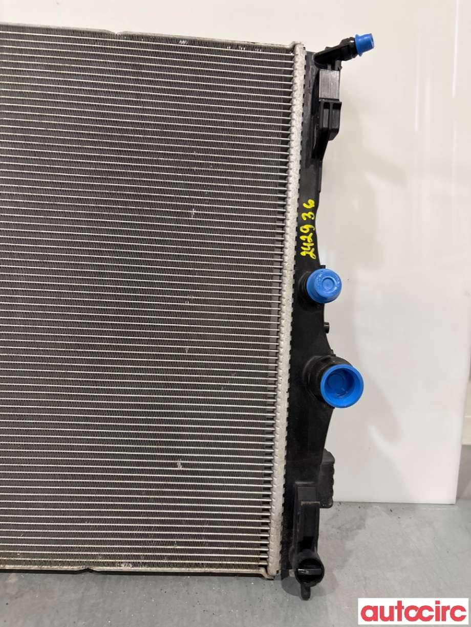 Radiator (automat gir) til Mercedes A-Klasse 2018-->> (W177) (W177) (MERCEDES|A2475000003|)