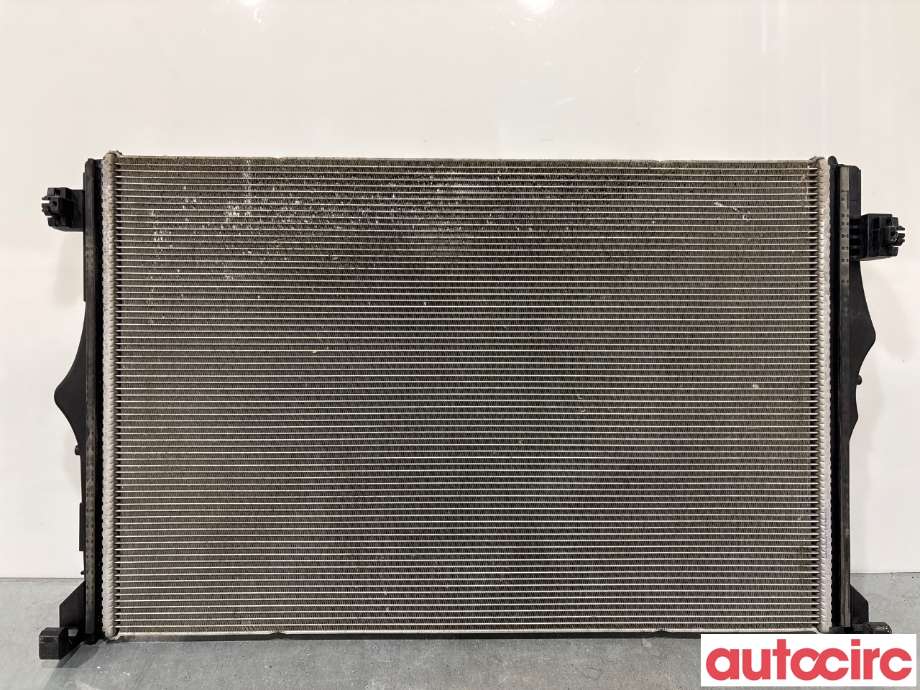 Radiator (automat gir) til Mercedes A-Klasse 2018-->> (W177) (W177) (MERCEDES|A2475000003|)