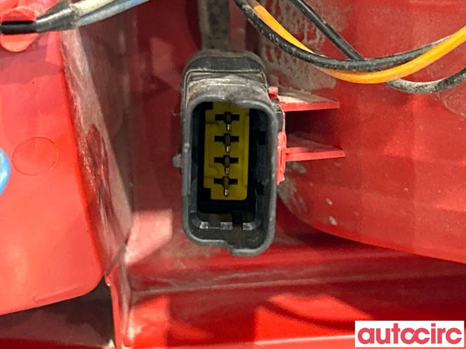 Baklykt venstre til Opel Vivaro A 2006-2014 (OPEL|93854431|89316011)