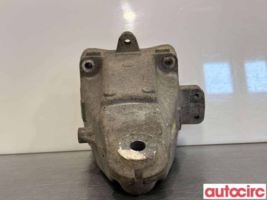 Motorfeste til Mercedes C-Klasse 2014-2018 (Fase 1) (W205) (W205) (MERCEDES|A2742231004|)