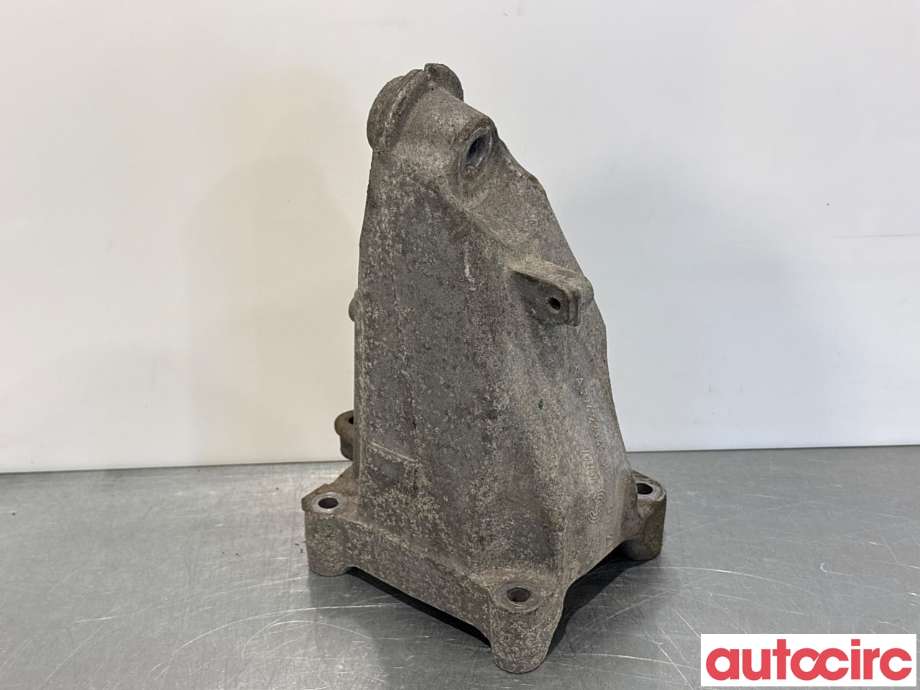 Motorfeste til Mercedes C-Klasse 2014-2018 (Fase 1) (W205) (W205) (MERCEDES|A2742234600|)