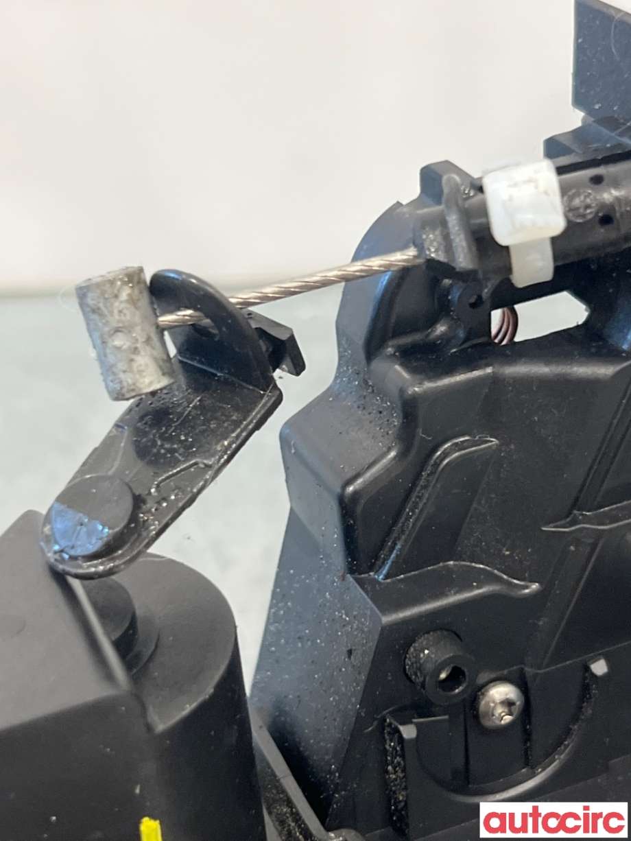 Låsekasse høyre foran til Ford Kuga 2008-2012 (Type I)  (FORD|1523317||8V4A-S21812-FA)