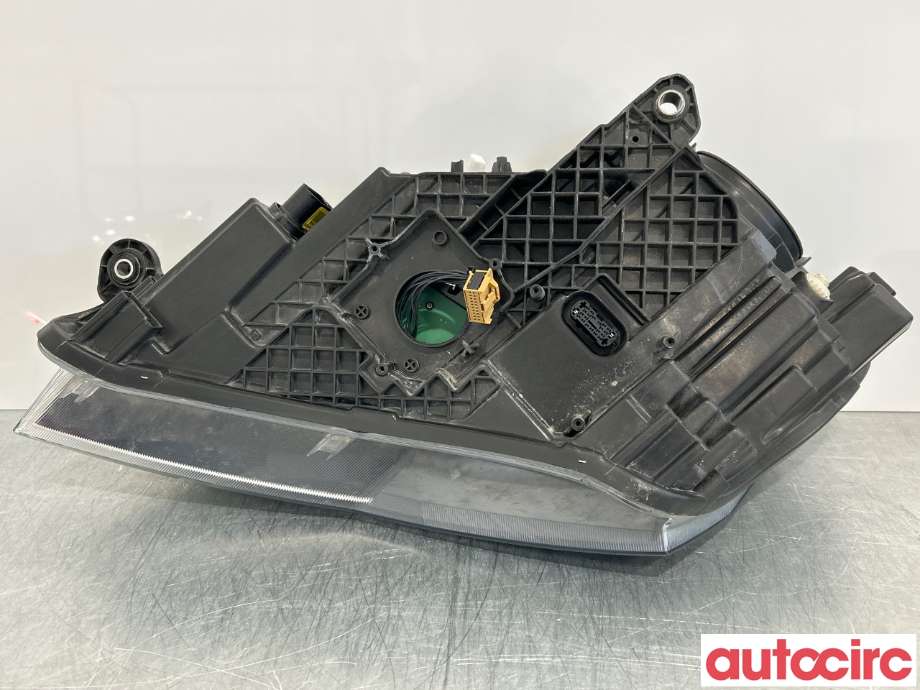 Frontlykt høyre halogen til Škoda Superb 2015-->> (Type III)  (SKODA|3V1941018B||3V1941016B)