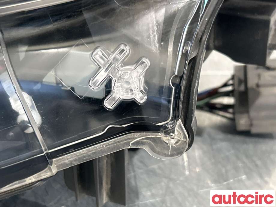 Frontlykt venstre halogen til Mazda 6 2015-2018 (Type III, Fase 2)  (MAZDA|GMH3-51-041G|)