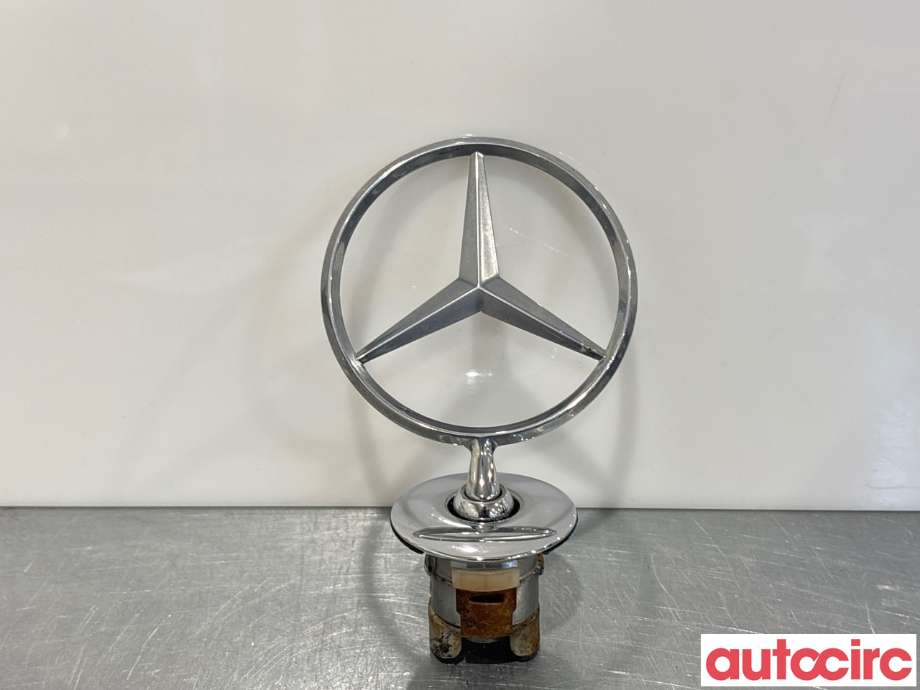 Emblem til Mercedes C-Klasse, 2014-2018 (Fase 1) (W205) (W205) (MERCEDES|A2228101200)