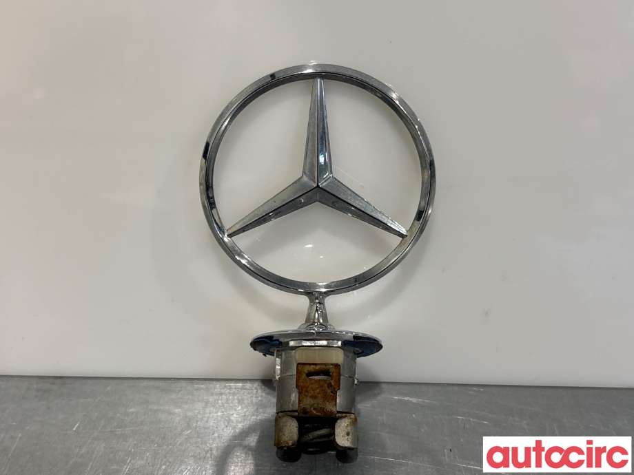 Emblem til Mercedes C-Klasse 2014-2018 (Fase 1) (W205) (W205) (MERCEDES|A2228101200||A2218800086)