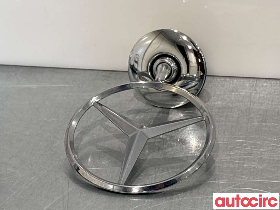 Emblem til Mercedes C-Klasse 2014-2018 (Fase 1) (W205) (W205) (MERCEDES|A2228101200||A2218800086)