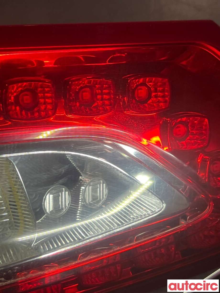 Baklykt høyre indre til Ford Mondeo 2014-2019 (Type V, Fase 1)  (FORD|2237791|DS73-13A602-CC)