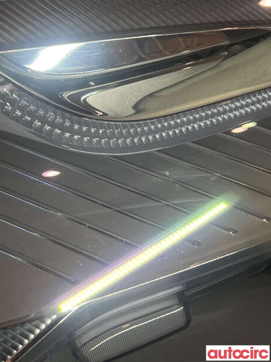 Frontlykt høyre halogen til Tesla Model S 2016-2021 (Fase 2) (TESLA|6005911-00-C|)