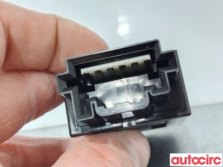 Bryter Antispinn til Peugeot 4008 2012-2017 (PEUGEOT|6490RG|)