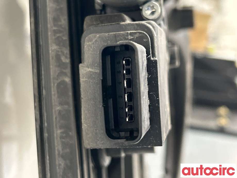 Ruteheis venstre foran til Peugeot Partner 2019-->> (Type III) (PEUGEOT|9830335880|)