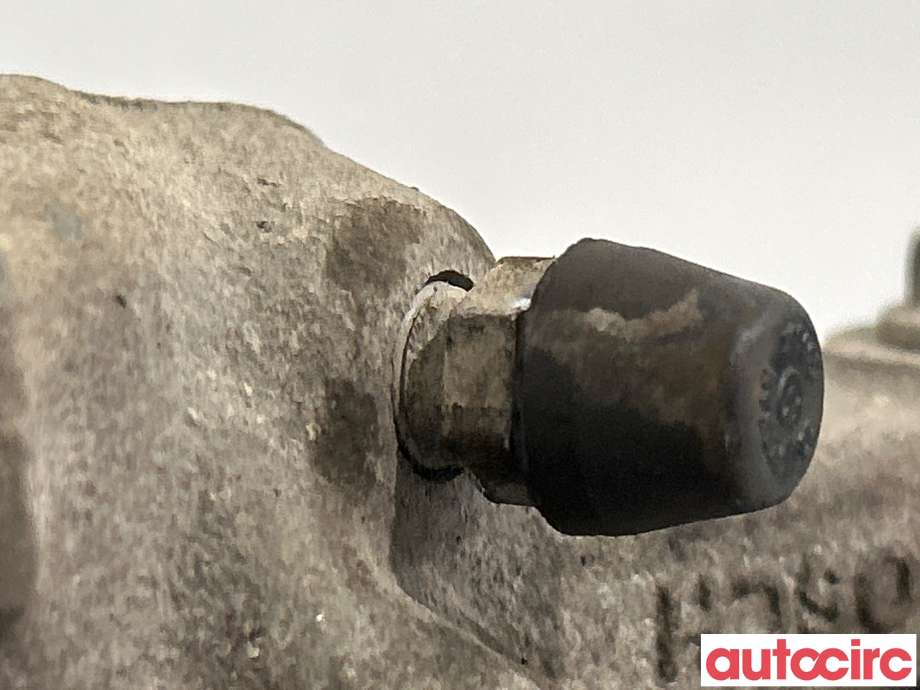Bremsecaliper venstre foran til Toyota Avensis 2009-2015 (Type III, Fase 1)  (TOYOTA|4775002361|)
