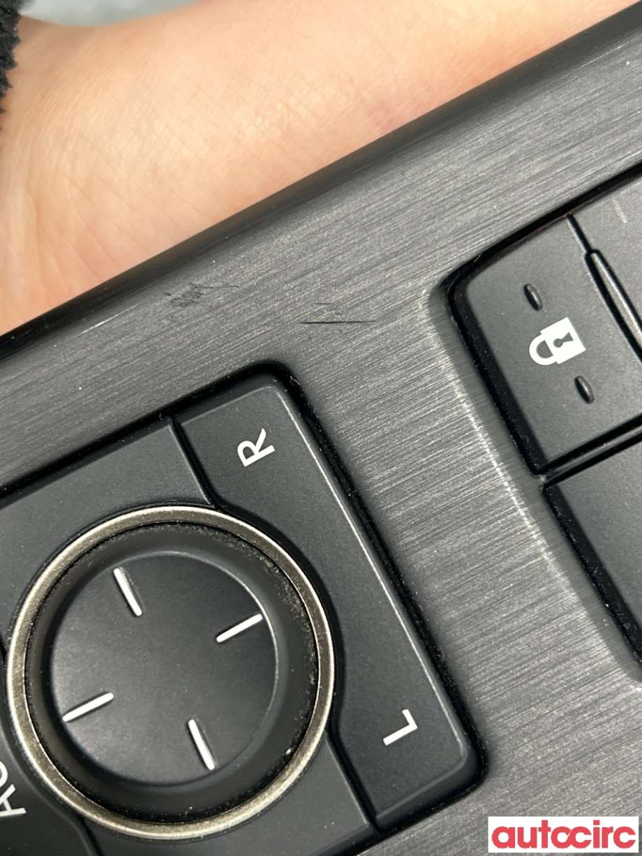Bryter ruteheis til Lexus UX 2018-->>  (LEXUS|8404033180)