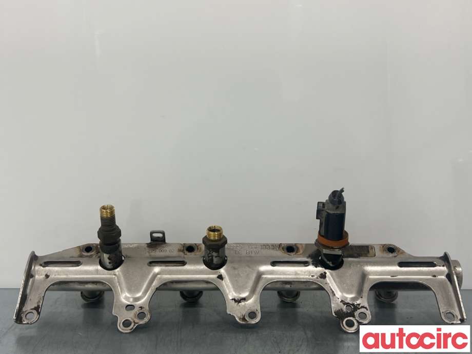 Dyseskinne (fuelrail) til VW Golf VI 2008-2012  (VOLKSWAGEN|06F133317L|)