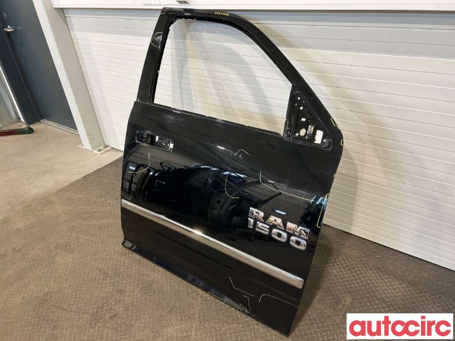 Dør høyre foran til Dodge RAM 2009-2018 (Type IV) (DODGE|68144728AD||41716849740)