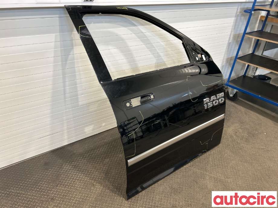 Dør høyre foran til Dodge RAM 2009-2018 (Type IV) (DODGE|68144728AD||41716849740)