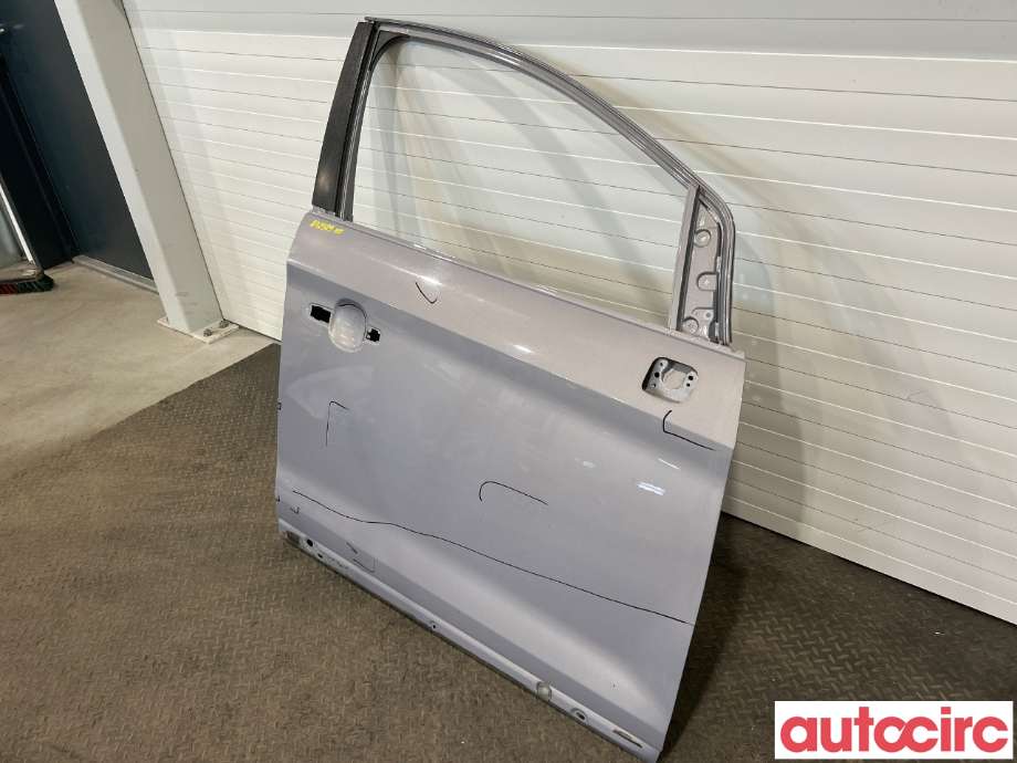 Dør høyre foran til Ford Kuga 2008-2012 (Type I) (FORD|1712678|)
