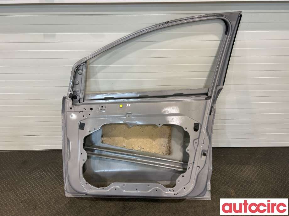 Dør høyre foran til Ford Kuga 2008-2012 (Type I) (FORD|1712678|)
