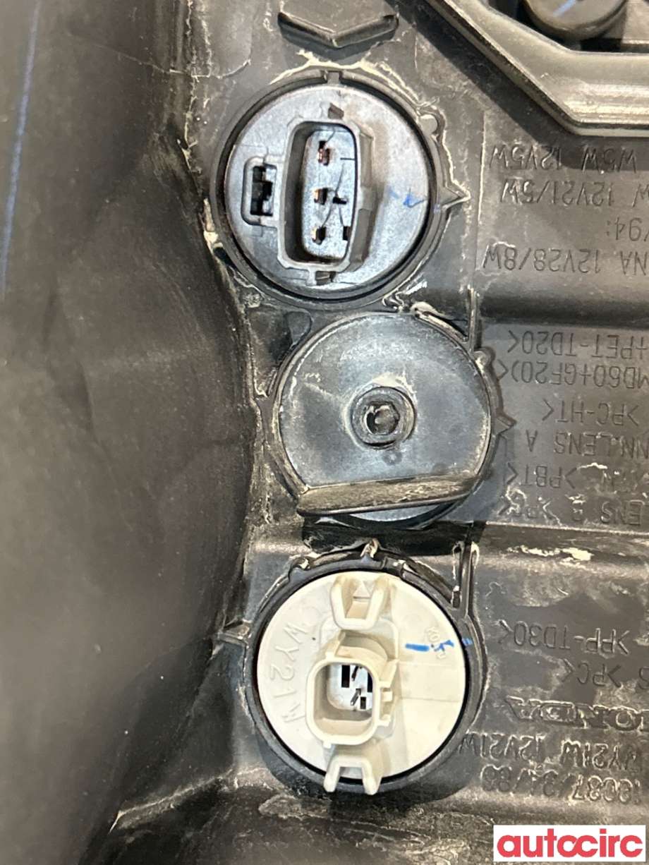 Frontlykt høyre halogen til Honda HR-V 2015-2021 (Type II)  (HONDA|33100-T7S-G01|)