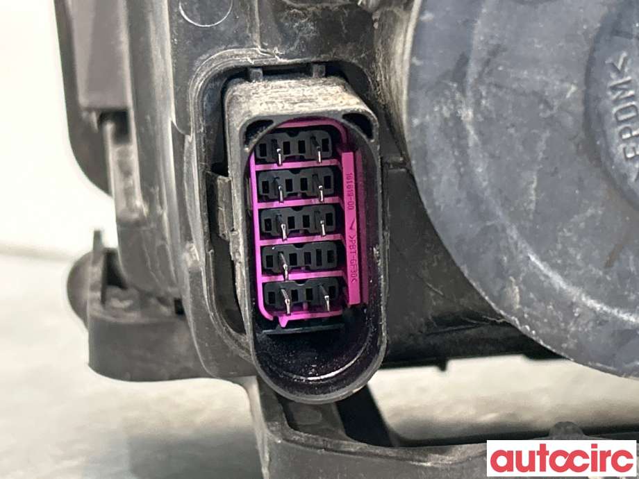 Frontlykt høyre halogen til VW Golf VI 2008-2012  (VOLKSWAGEN|5K1941006L|)