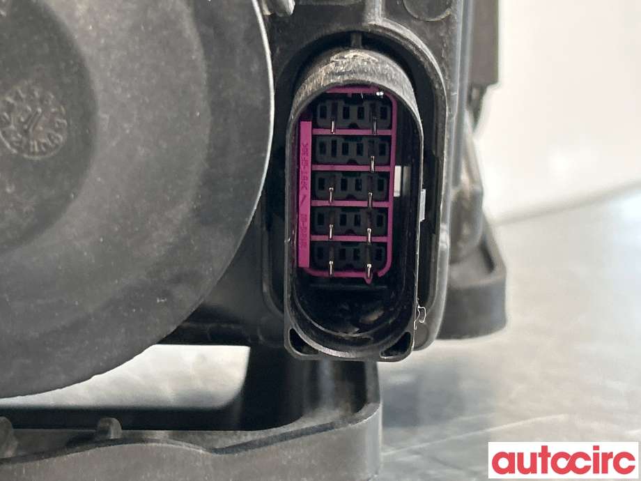 Frontlykt venstre halogen til VW Golf VI 2008-2012  (VOLKSWAGEN|5K1941005L|)