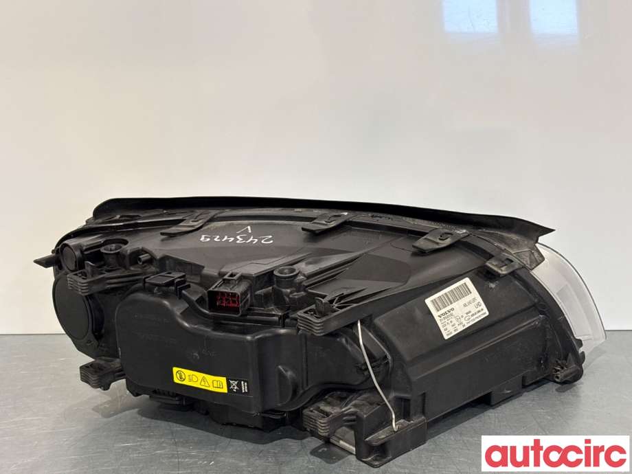 Frontlykt venstre halogen til Volvo V70 2007-2013 (Type III, Fase 1)  (VOLVO|31353538||31353532)