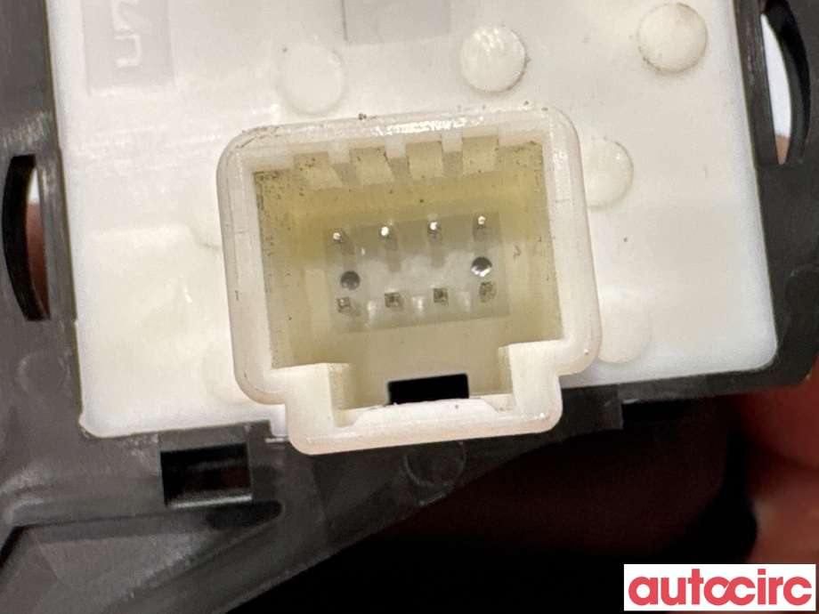 Bryter elektrisk håndbrekk/parkbrems til Toyota Avensis 2009-2015 (Type III, Fase 1) (TOYOTA|8439005010|)