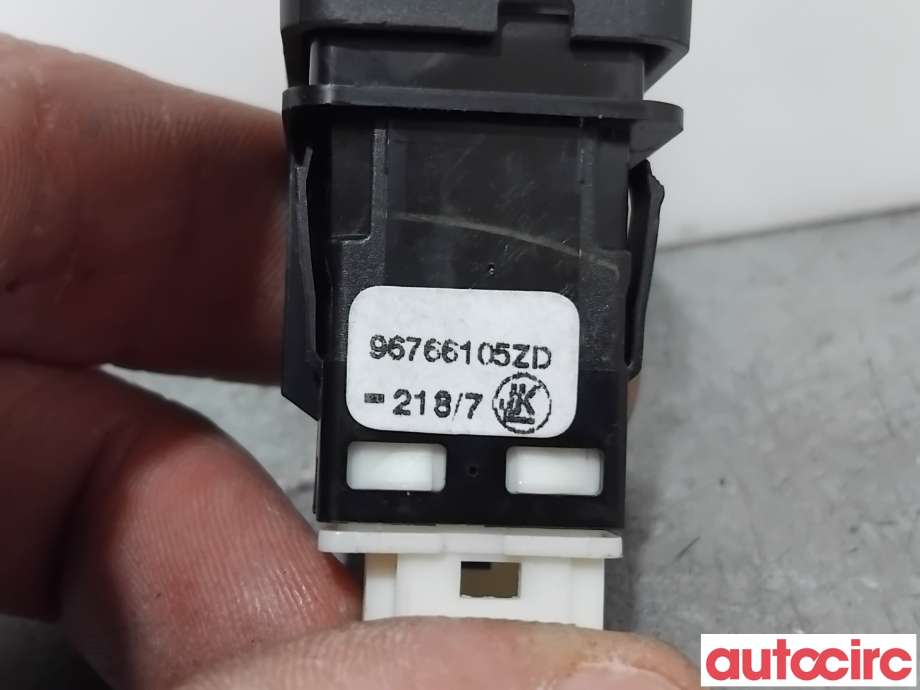 Bryter baklukeåpner til Citroën C4, Picasso 2013-2018 (Type II)  (CITROEN|96766105ZD|)