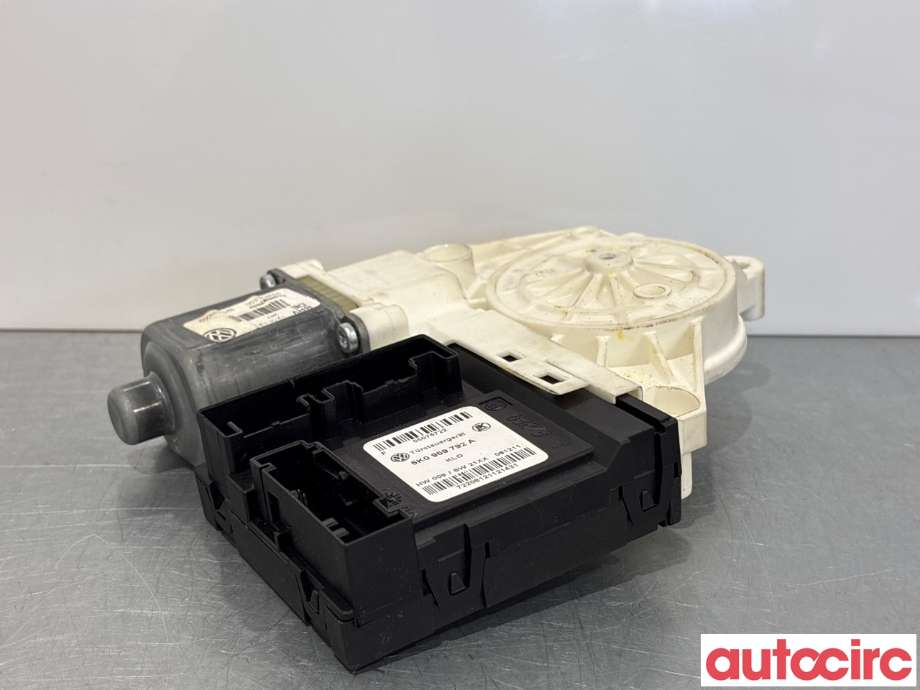 Ruteheis høyre foran til VW Golf VI 2008-2012 (VOLKSWAGEN|5K0959702J|933886-100)