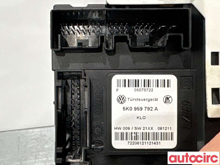 Ruteheis høyre foran til VW Golf VI 2008-2012 (VOLKSWAGEN|5K0959702J|933886-100)
