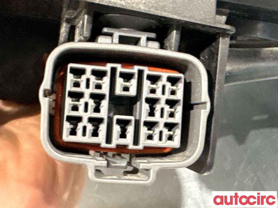 Frontlykt venstre halogen til Mazda 3 2013-2016 (Type III, Fase 1)  (MAZDA|BHR2-51-041B||BHR251040)
