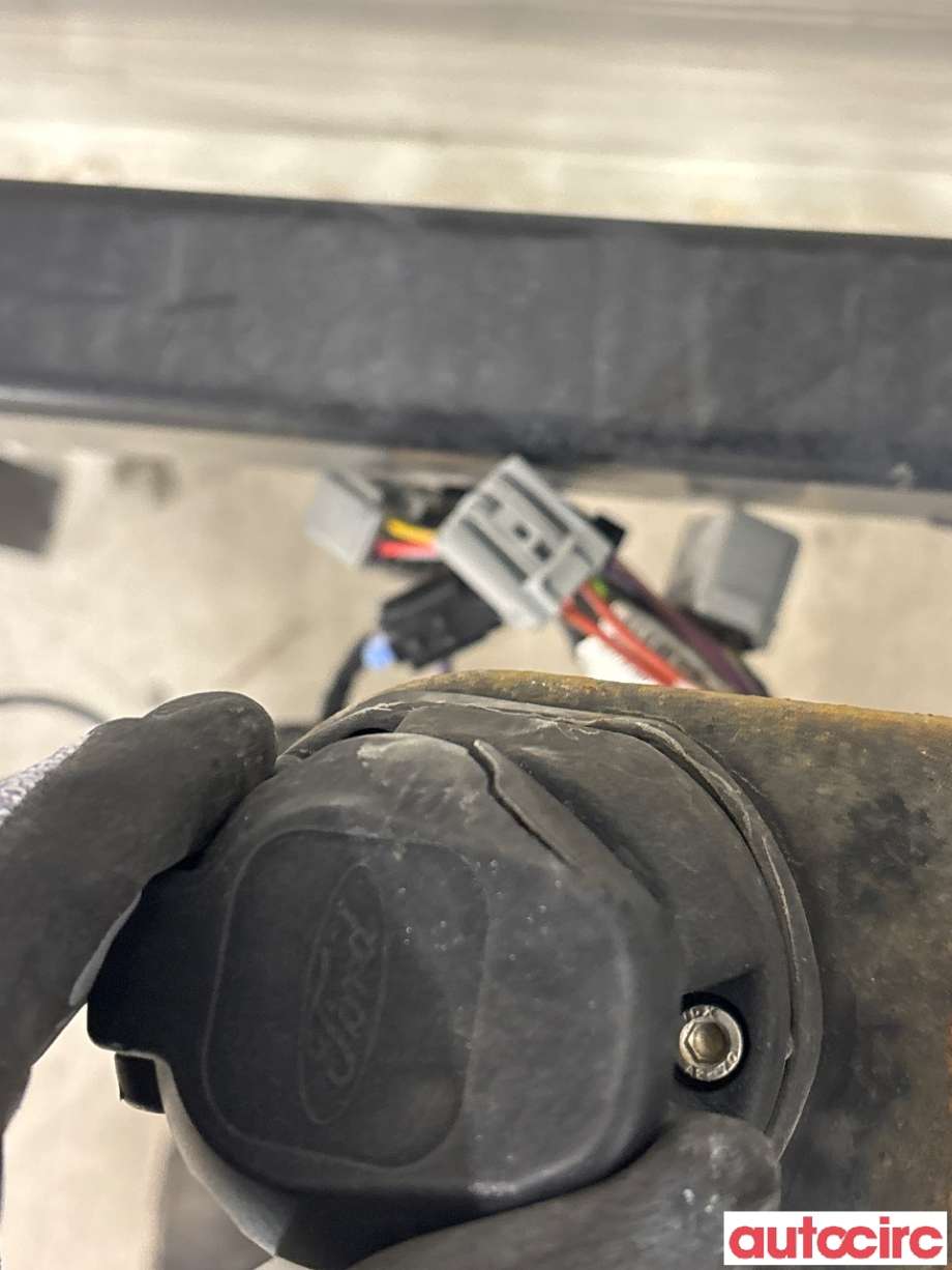 Hengerfeste til Ford Mondeo 2014-2019 (Type V, Fase 1) (FORD|2368465||DS7J-19D521-D)