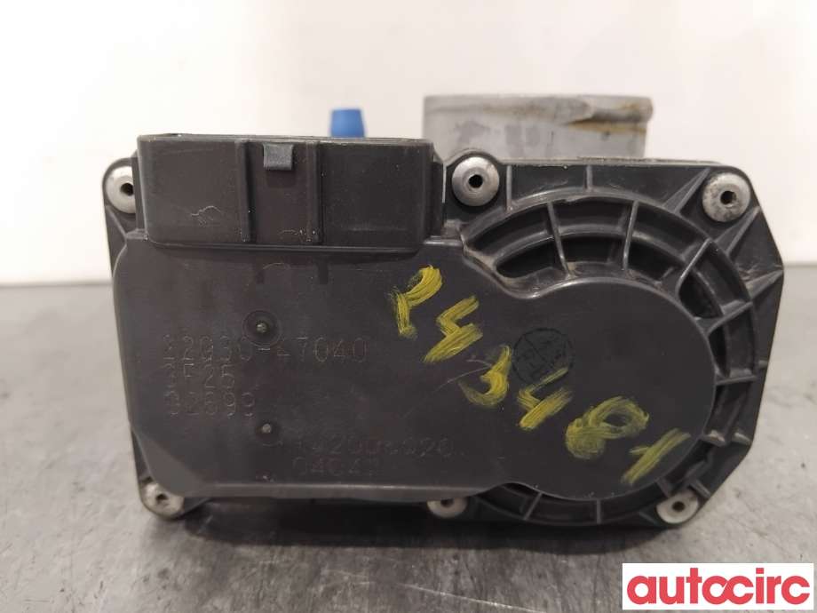 Spjeldhus til Toyota Yaris 2012-2014 (Type III, Fase 1)  (TOYOTA|2203047040||22030-47040)