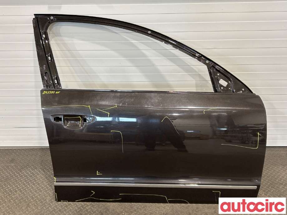Dør høyre foran til Škoda Superb 2008-2015 (Type II) (SKODA|3T0831056|)