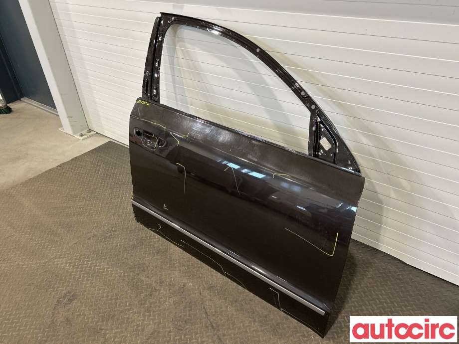 Dør høyre foran til Škoda Superb 2008-2015 (Type II) (SKODA|3T0831056|)