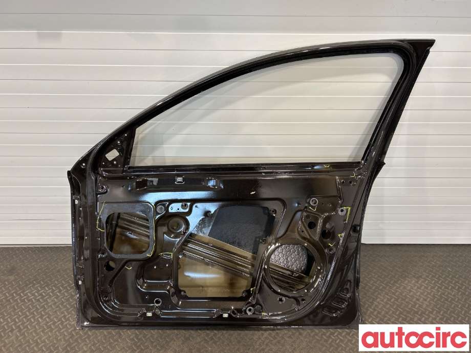 Dør høyre foran til Škoda Superb 2008-2015 (Type II) (SKODA|3T0831056|)